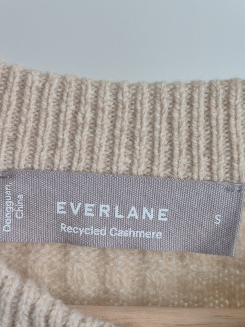 Everlane Recycled Cashmere Waffle Henley Womens S Beige Oatmeal Sweater - Picture 3 of 8